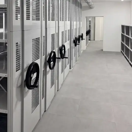 NUOVO IMPIANTO ETERMET: SCAFFALATURA COMPATTABILE PER BIBLIOTECA